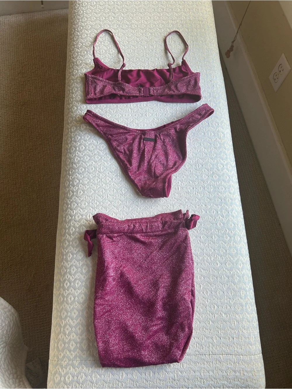 Women’s Shimmery Magenta Bikini  Swim  Set  with carry pouch. Size small. L